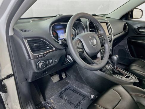 Used 2022 Jeep Cherokee Trailhawk w/ Comfort/Convenience Group AWD/4WD image 9