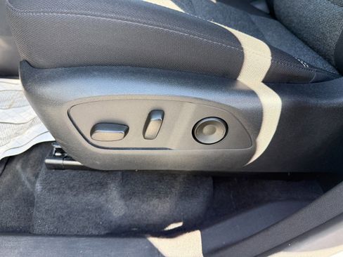 Used 2025 GMC Acadia Elevation image 24