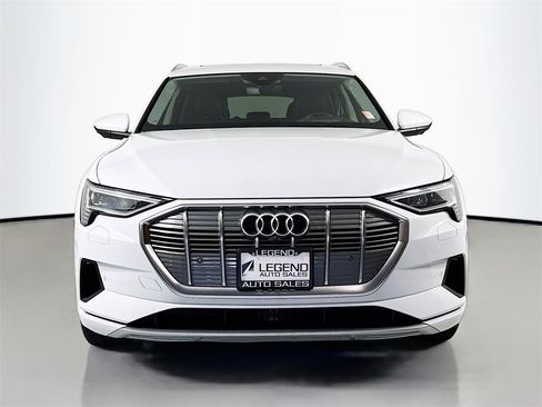 Used 2019 Audi e-tron Prestige w/ Prestige Package image 2