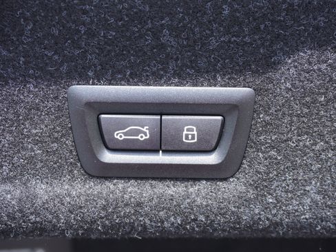 New 2025 BMW 330i Sedan w/ Convenience Package image 29