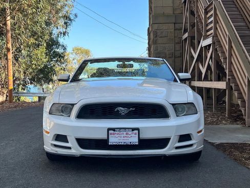 Used 2013 Ford Mustang Premium image 11