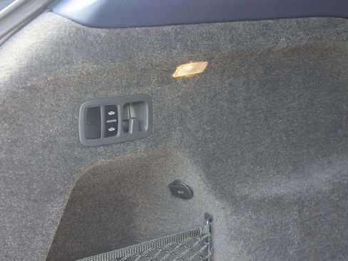 Used 2024 Bentley Bentayga Extended Wheelbase image 42