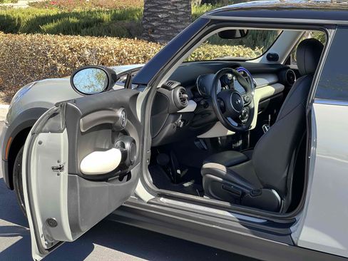 Used 2021 MINI Cooper SE w/ 6.5" Touchscreen Package FWD image 34
