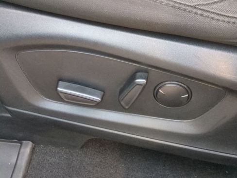 Used 2023 Ford Explorer XLT image 17