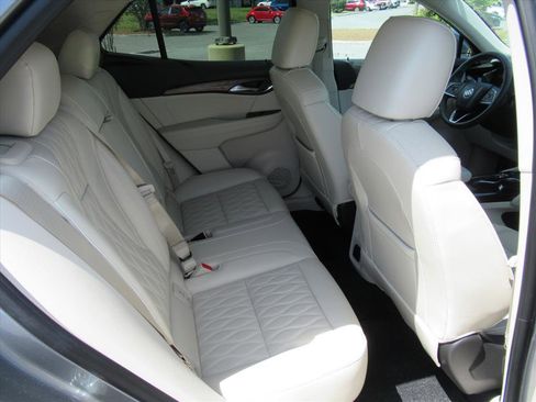 Used 2022 Buick Envision Avenir w/ Technology Package II image 31