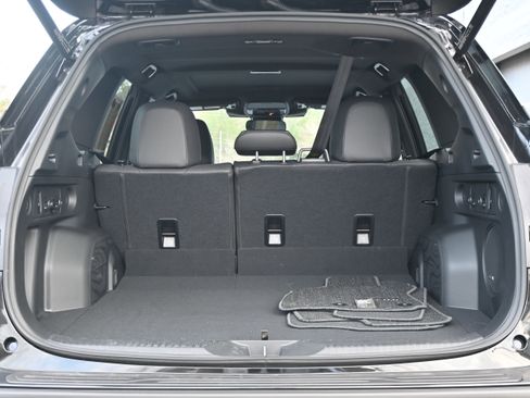 Used 2025 Subaru Forester Limited image 35