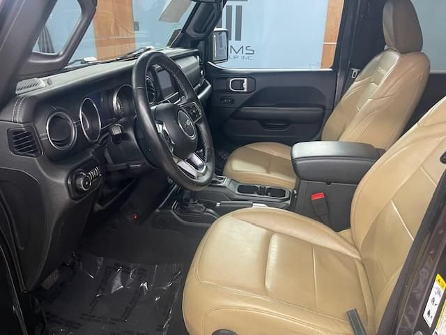 Used 2018 Jeep Wrangler Unlimited Sahara AWD/4WD image 8