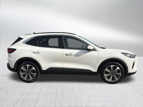 Used 2024 Ford Escape Platinum image 8