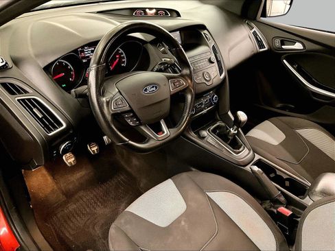 Certified 2018 Ford Focus ST FWD image 12