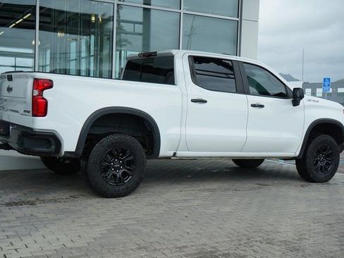 Used 2022 Chevrolet Silverado 1500 ZR2 w/ Technology Package image 9