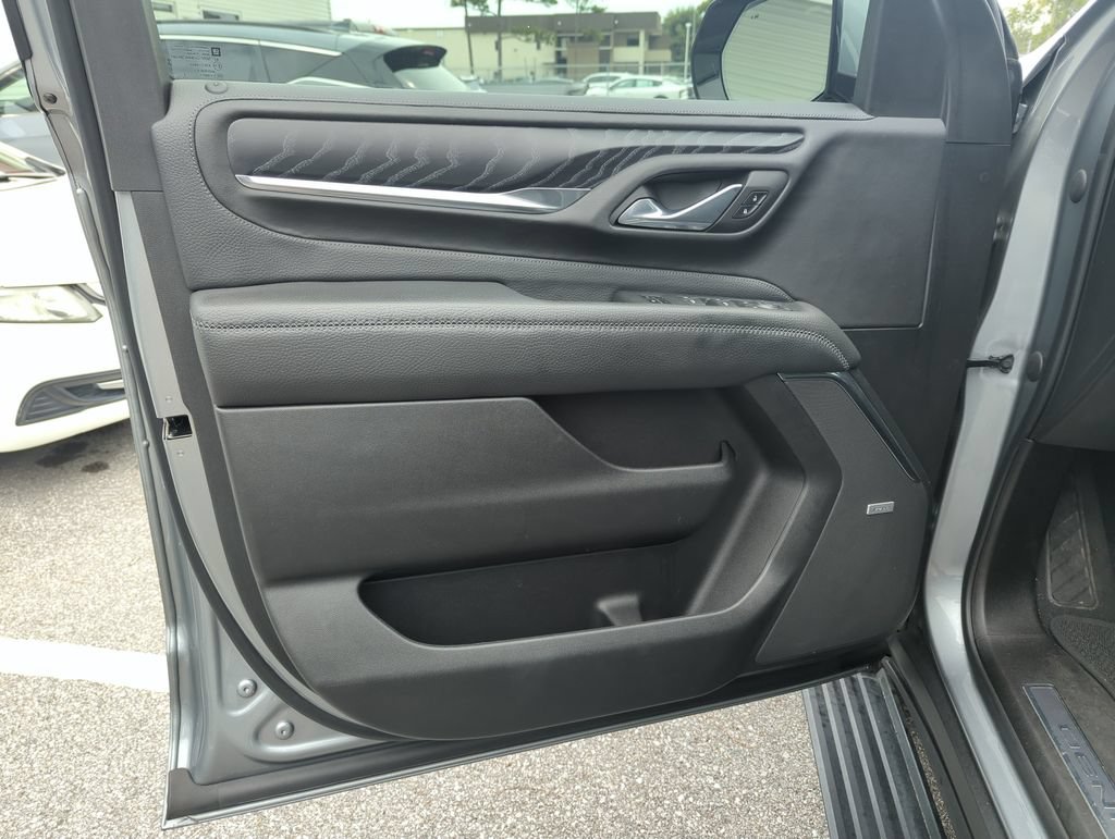 Used 2023 GMC Yukon XL Denali AWD/4WD image 17