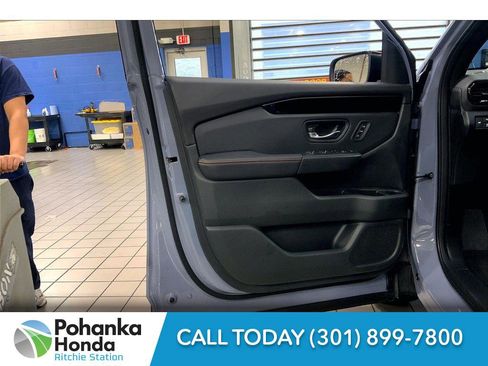 New 2025 Honda Pilot TrailSport image 13