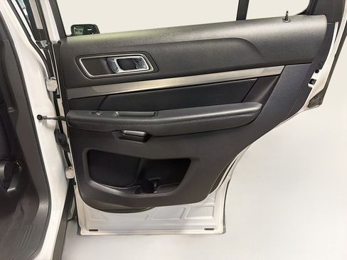 Used 2019 Ford Explorer XLT image 30