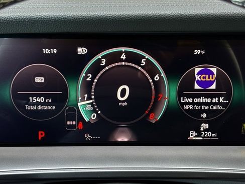 Used 2025 Volkswagen Tiguan SE image 16