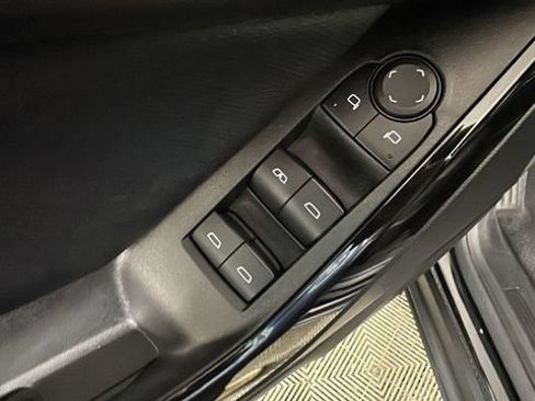 Used 2025 Chevrolet Equinox LT FWD image 10