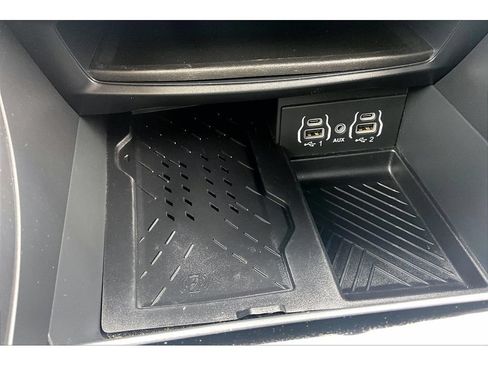 Certified 2025 Chrysler Pacifica Limited FWD image 27