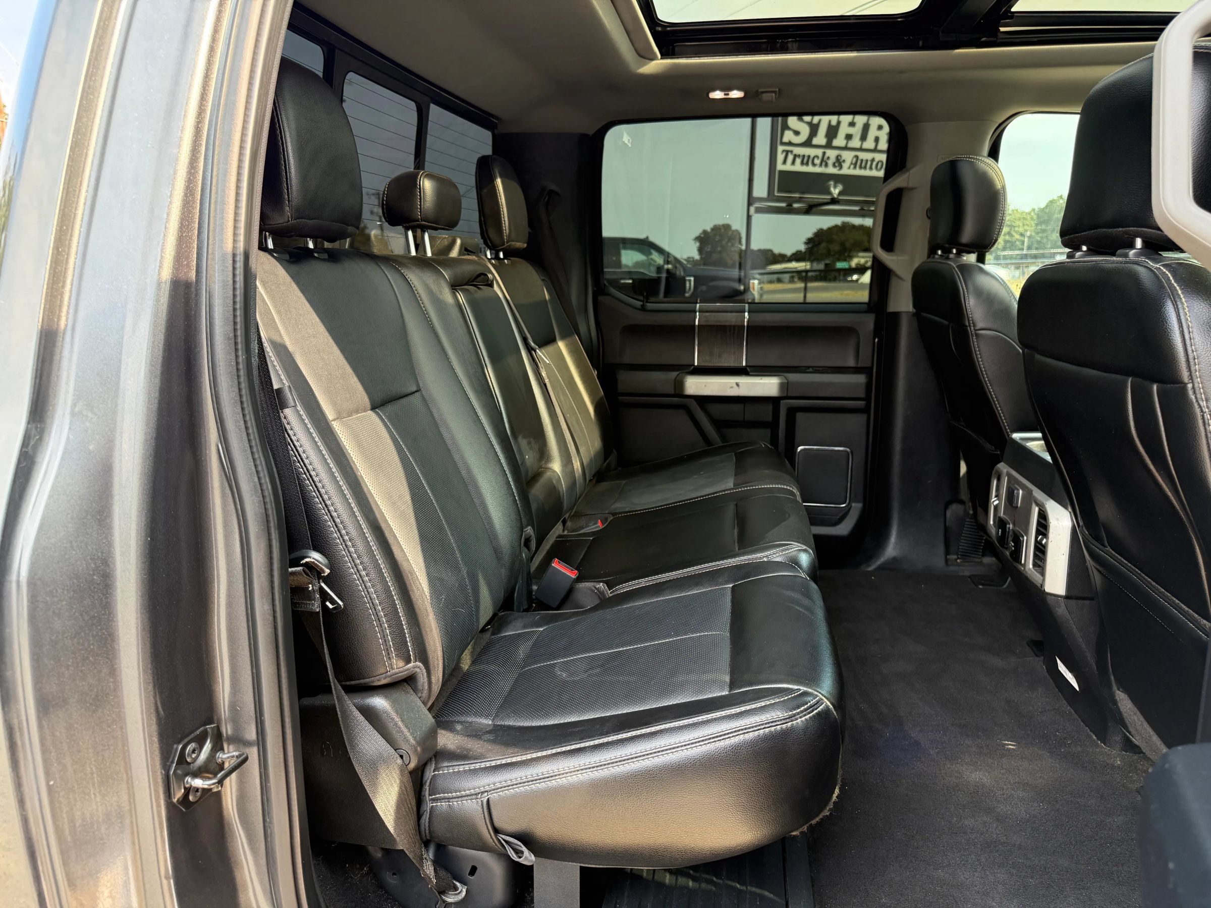 Used 2020 Ford F350 Lariat w/ Lariat Value Package AWD/4WD image 17