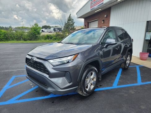 Used 2024 Toyota RAV4 XLE AWD/4WD image 3