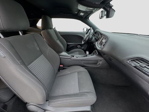 Used 2019 Dodge Challenger SXT image 18