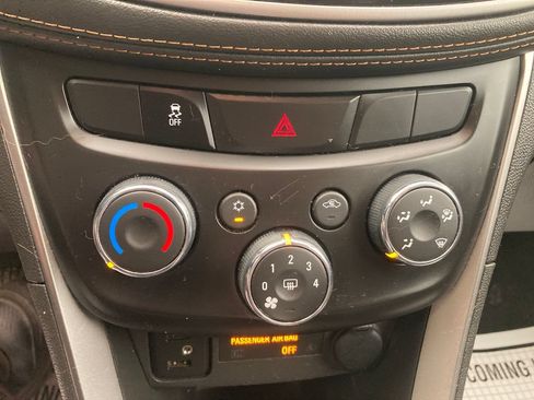 Used 2019 Chevrolet Trax LT w/ LT Convenience Package AWD/4WD image 26