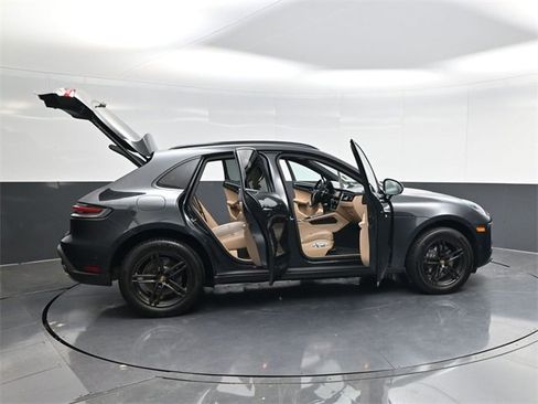 Used 2022 Porsche Macan image 64