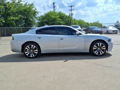 Used 2022 Dodge Charger SXT w/ Cold Weather Package AWD/4WD image 4