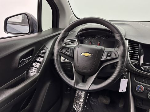 Used 2021 Chevrolet Trax LT AWD/4WD image 22