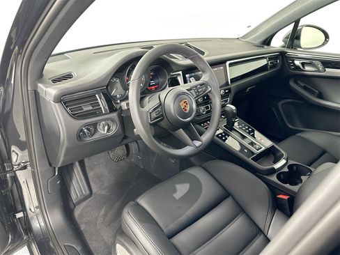 New 2026 Porsche Macan image 4