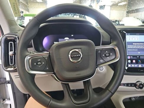 Used 2023 Volvo XC40 B5 Plus w/ Protection Package Premier AWD/4WD image 9