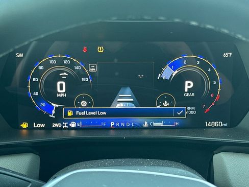 Used 2025 Chevrolet Colorado ZR2 w/ Midnight Edition AWD/4WD image 37