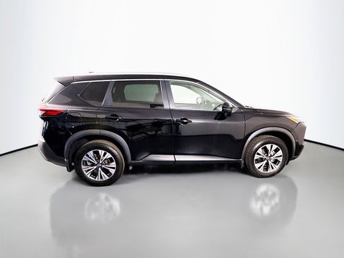 Used 2022 Nissan Rogue SV w/ SV Premium Package image 11