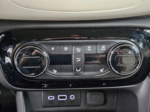 Used 2023 Buick Encore GX Essence w/ Sport Touring Package FWD image 20