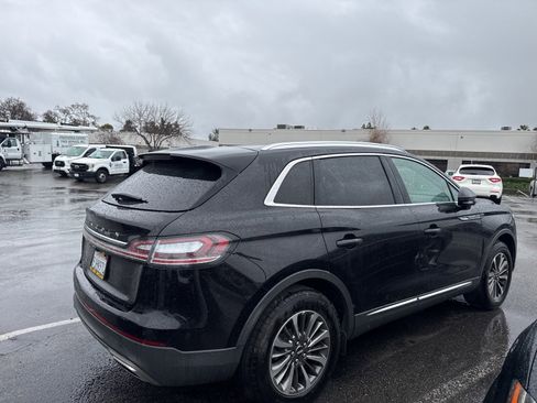 Used 2023 Lincoln Nautilus FWD w/ Premium Package image 4