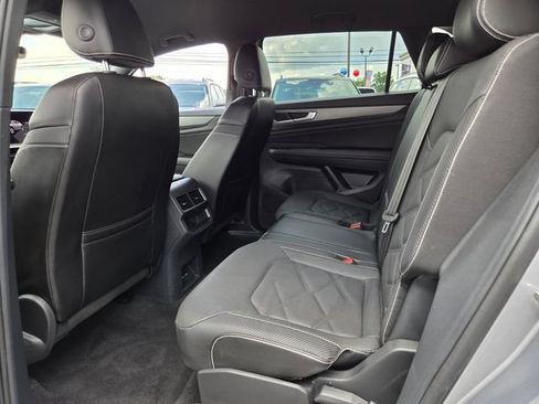 Used 2024 Volkswagen Atlas Cross Sport SE AWD/4WD image 6