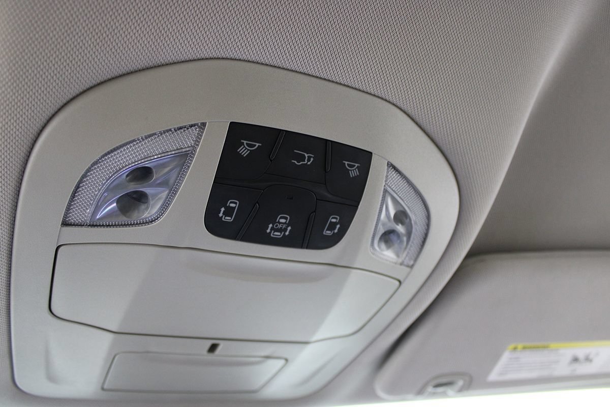 Used 2023 Chrysler Voyager LX FWD image 19