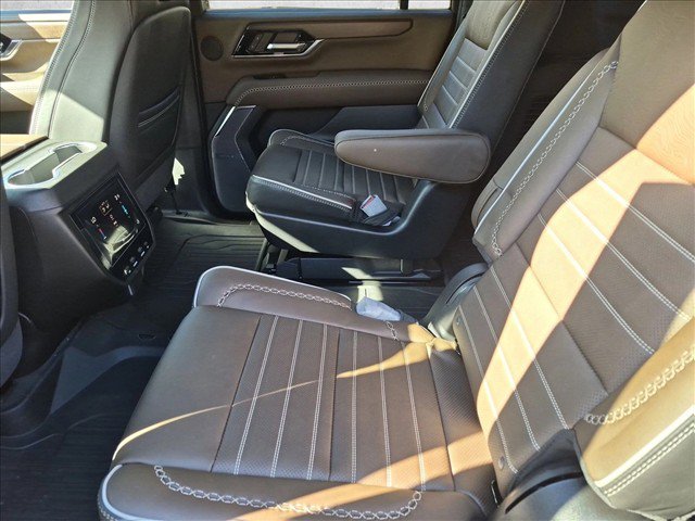 New 2027 GMC Yukon XL Denali Ultimate w/ LPO, Floor Liner Package AWD/4WD image 14