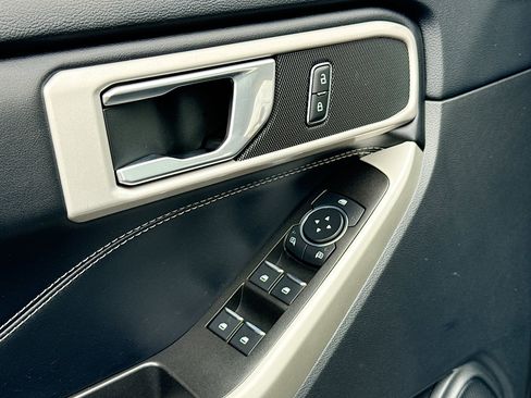 Certified 2022 Ford Explorer XLT w/ Equipment Group 202A image 8
