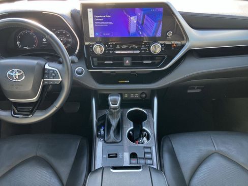 Used 2024 Toyota Highlander Platinum image 20