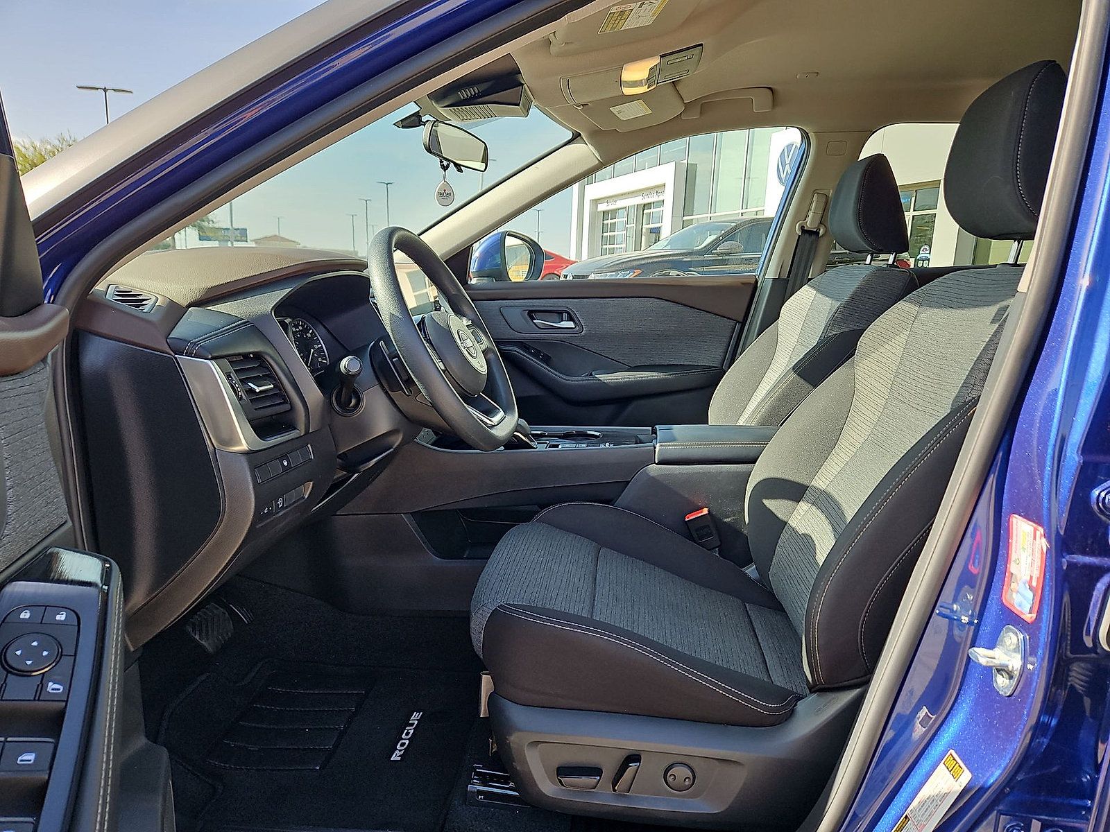 Used 2023 Nissan Rogue SV FWD image 16