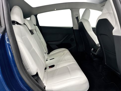 Certified 2023 Tesla Model Y AWD image 11