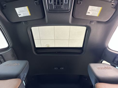 Used 2024 Chevrolet Silverado 1500 High Country w/ High Country Premium Package AWD/4WD image 19