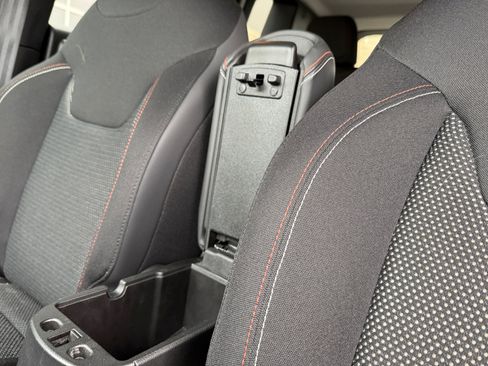 Used 2016 Jeep Renegade 75th Anniversary image 15