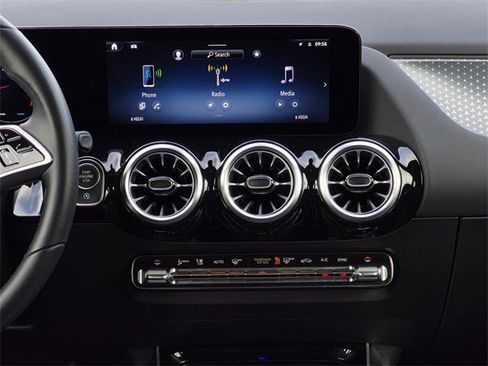 Certified 2025 Mercedes-Benz GLA 250 image 31