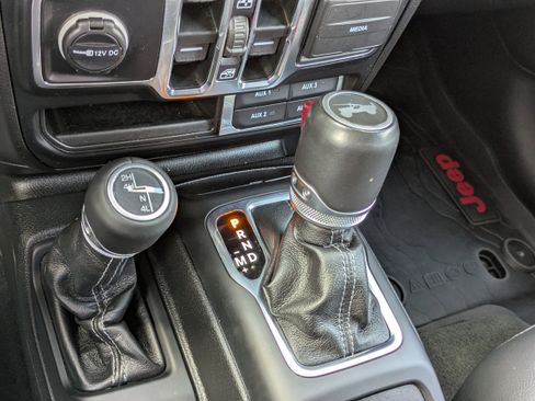 Used 2024 Jeep Wrangler Sahara image 16