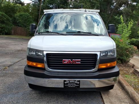 Used 2020 GMC Savana 2500 w/ Driver Convenience Package RWD image 2