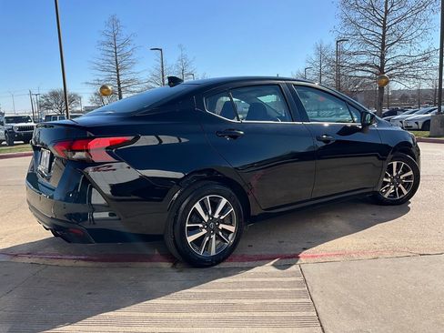 Used 2025 Nissan Versa SV image 6