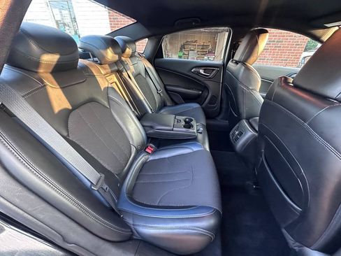 Used 2016 Chrysler 200 S w/ Comfort Group FWD image 10