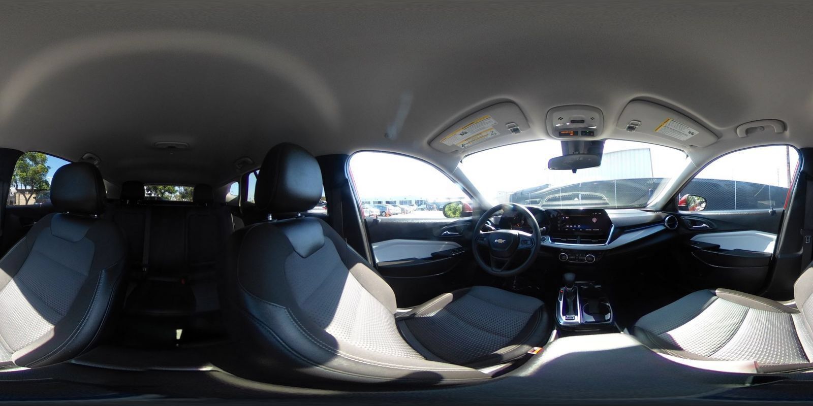 Used 2025 Chevrolet Trax LT FWD image 42