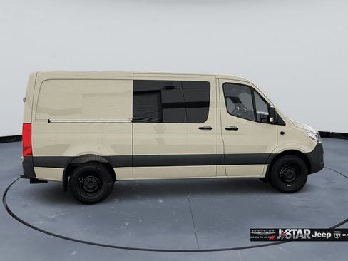 Used 2024 Mercedes-Benz Sprinter 2500 image 4