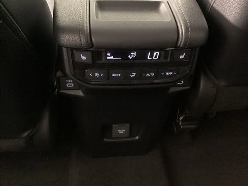 Used 2024 Toyota Grand Highlander AWD image 38